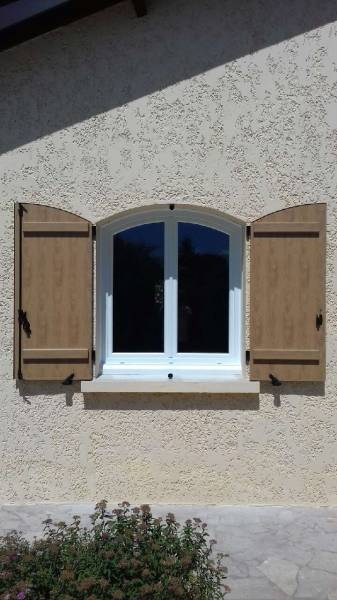 Pose de volets battants en aluminium cintrés à Saint Bernard