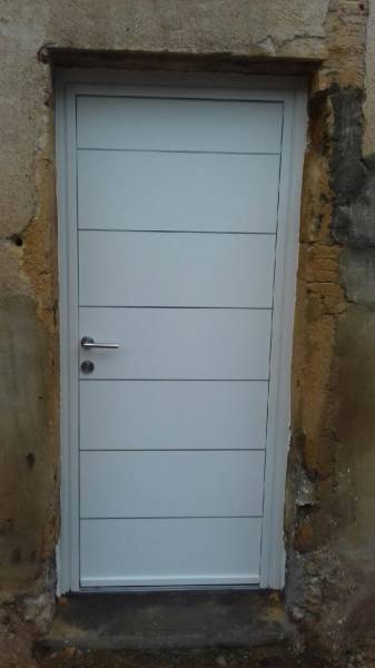 Porte d'entrée en rénovation aluminium 69400 LIMAS