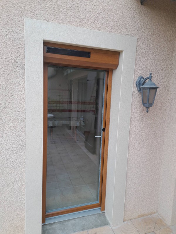 Menuiseries alu et PVC chêne doré à Chazay d'Azergues