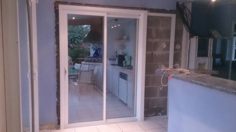 Baie coulissant à galandage à Ars Sur Formans