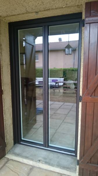 Pose de fenêtre aluminium gris anthracite à Bully