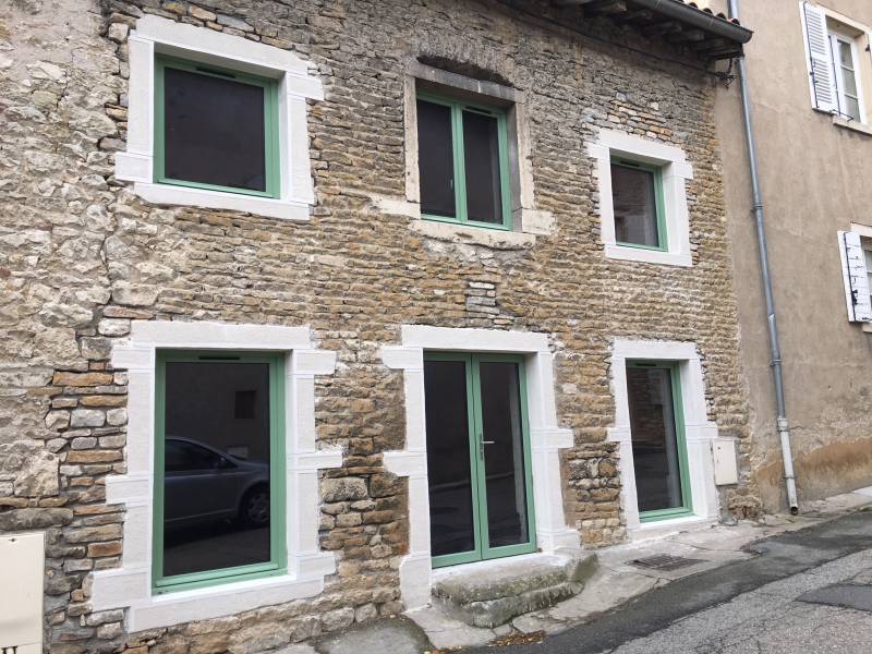 Remplacement de fenêtres en bois peintes à Lucenay