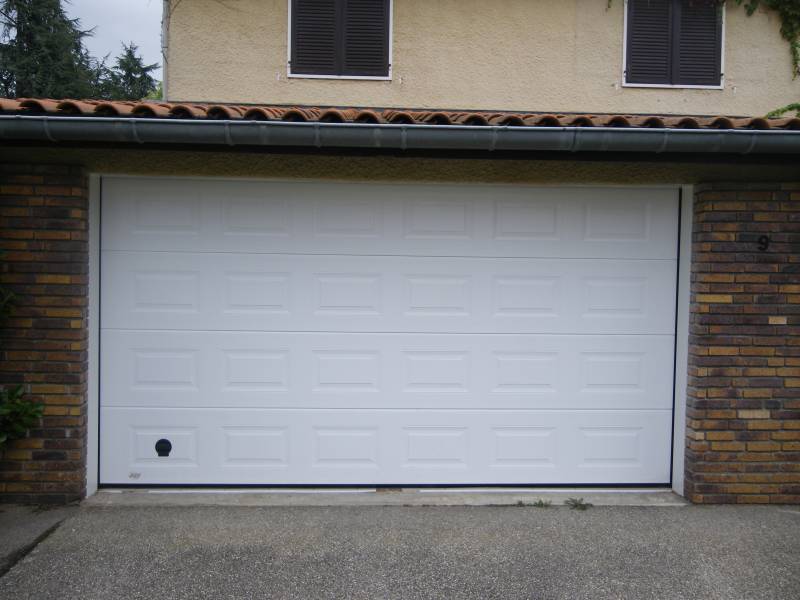Porte de garage sectionnelle à Pommiers