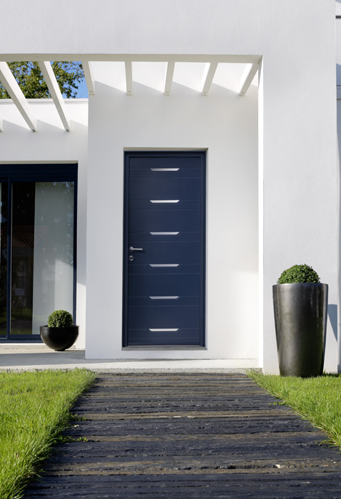 Porte d'entrée aluminium contemporaine pleine