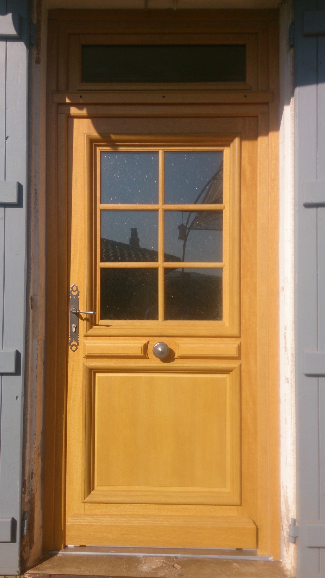 Porte d'entrée bois à Marcy sur Anse