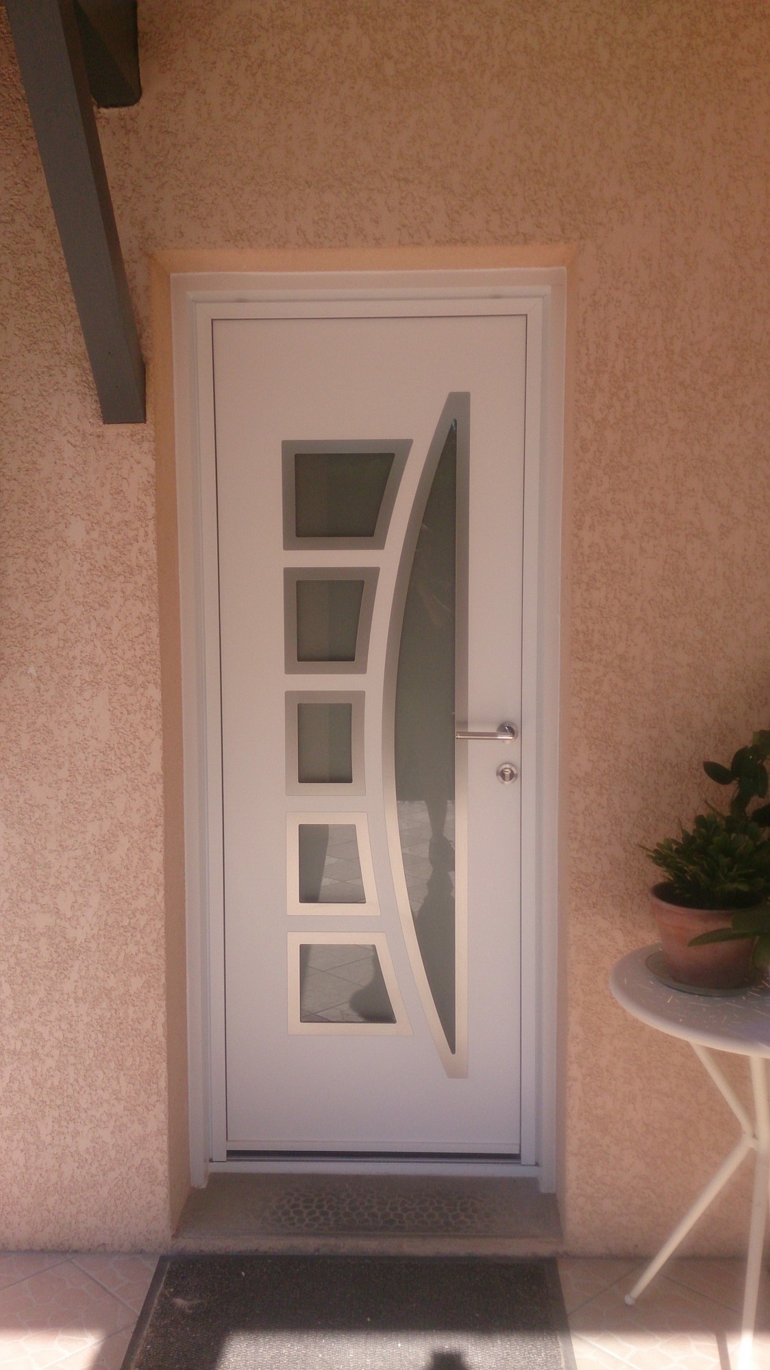 Porte d'entrée PVC avec inserts en inox