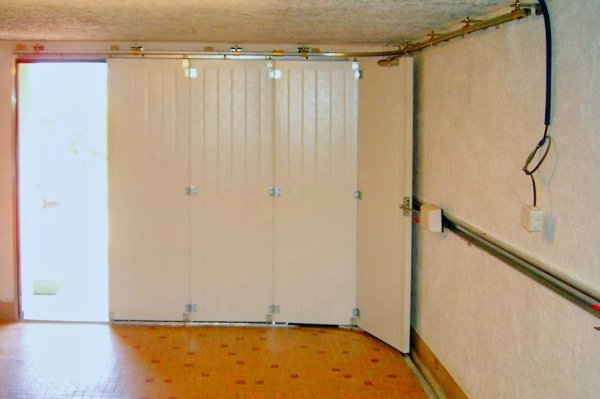 Porte de garage à déplacement latéral Didier Ravet Pro Pose
