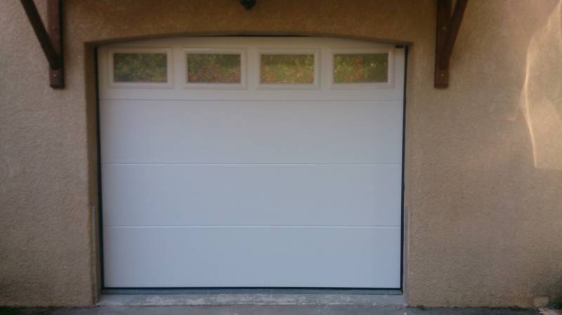 Porte de garage sectionnelle à Pommiers