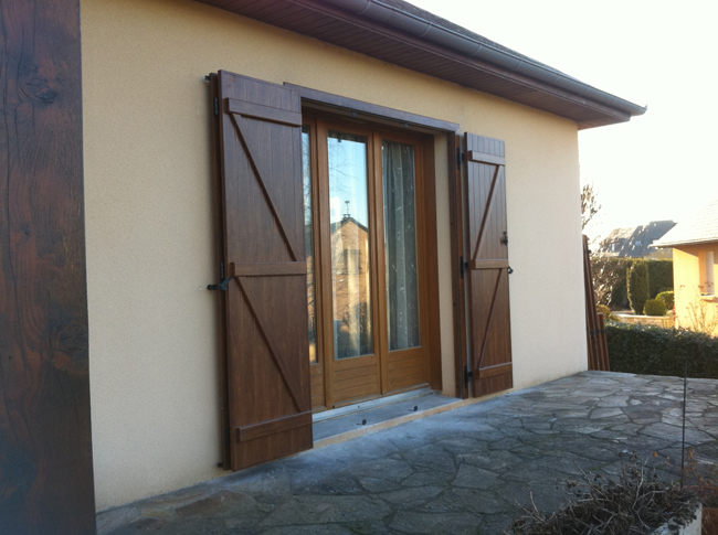 Volet battant aluminium isolé ton bois